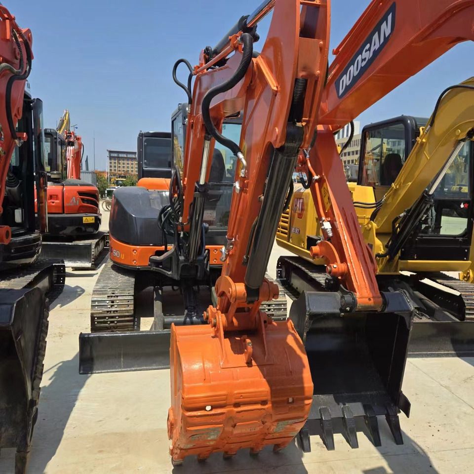 2020 Hitachi ZX50U mini excavator, front view 2020 Hitachi ZX50U mini excavator, front view