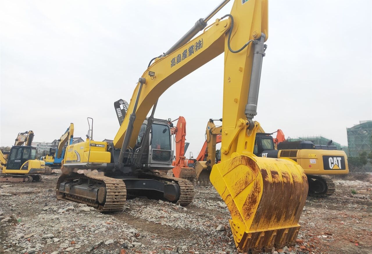 Kobelco SK350D crawler excavator, front three-quarter view Kobelco SK350D crawler excavator, front three-quarter view