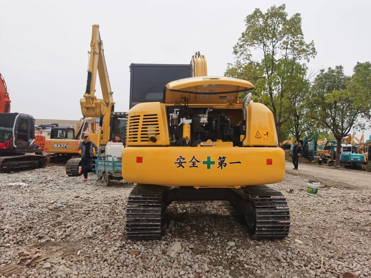 2021 Komatsu PC70-8 mini excavator rear view 2021 Komatsu PC70-8 mini excavator rear view