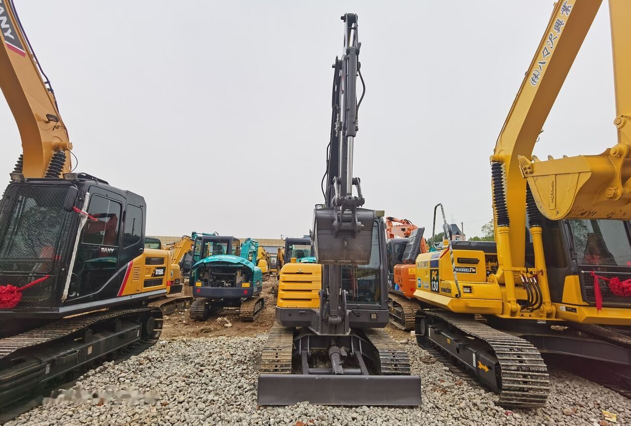 2021 Volvo EC60D mini excavator, front view 2021 Volvo EC60D mini excavator, front view