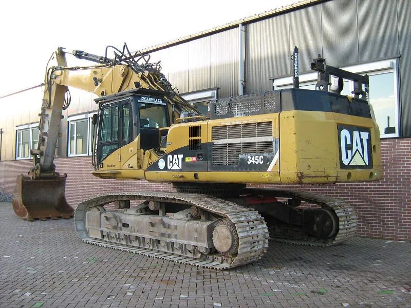 2007 Caterpillar 345C L crawler excavator, rear three-quarter view 2007 Caterpillar 345C L crawler excavator, rear three-quarter view