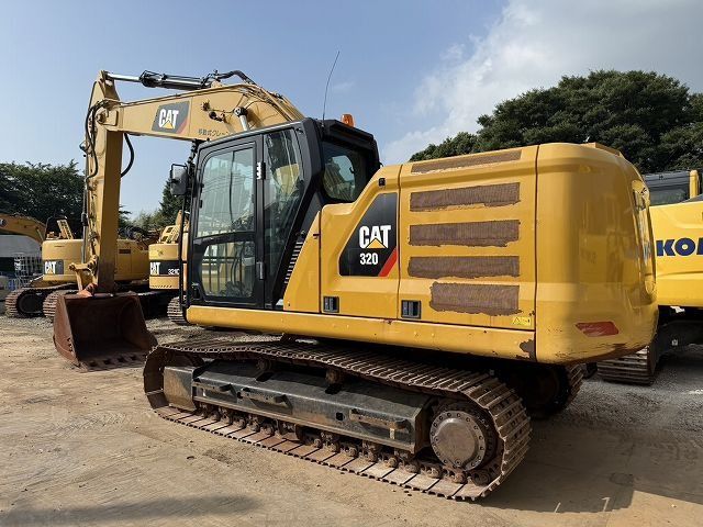 2018 Caterpillar 320 crawler excavator, rear three-quarter view