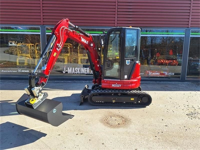 Mole M25ZT mini excavator, side view Mole M25ZT mini excavator, side view