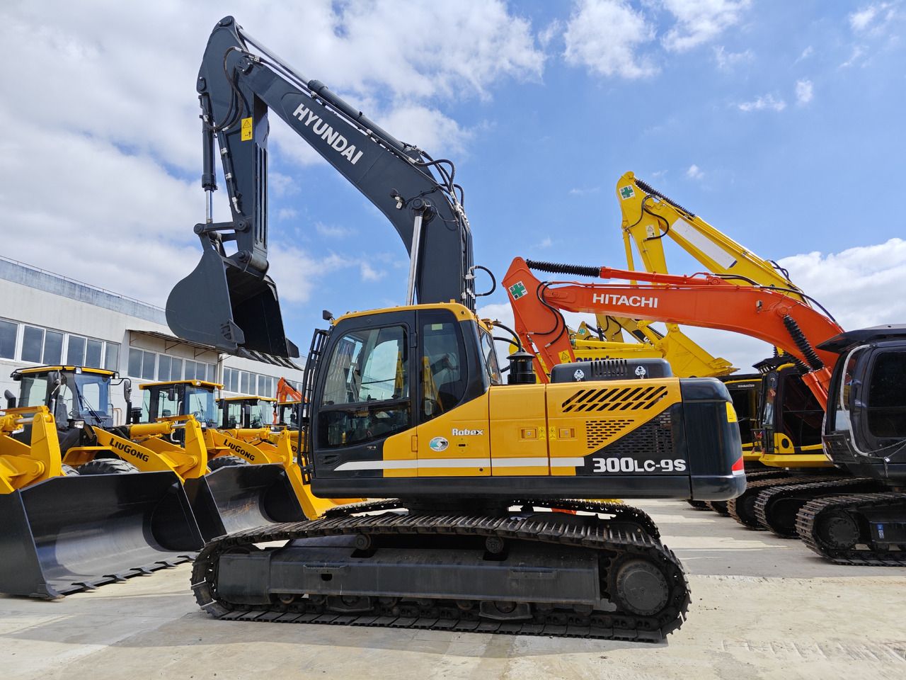 Hyundai R300LC-9S crawler excavator, side profile view