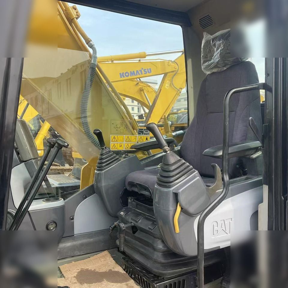2024 Caterpillar 320D Raupenbagger Innenansicht 2024 Caterpillar 320D Raupenbagger Innenansicht