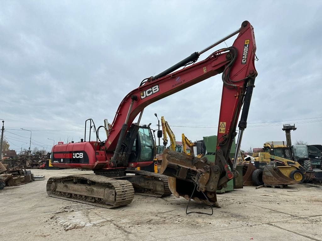 2010 JCB JS240NLC crawler excavator, side view 2010 JCB JS240NLC crawler excavator, side view