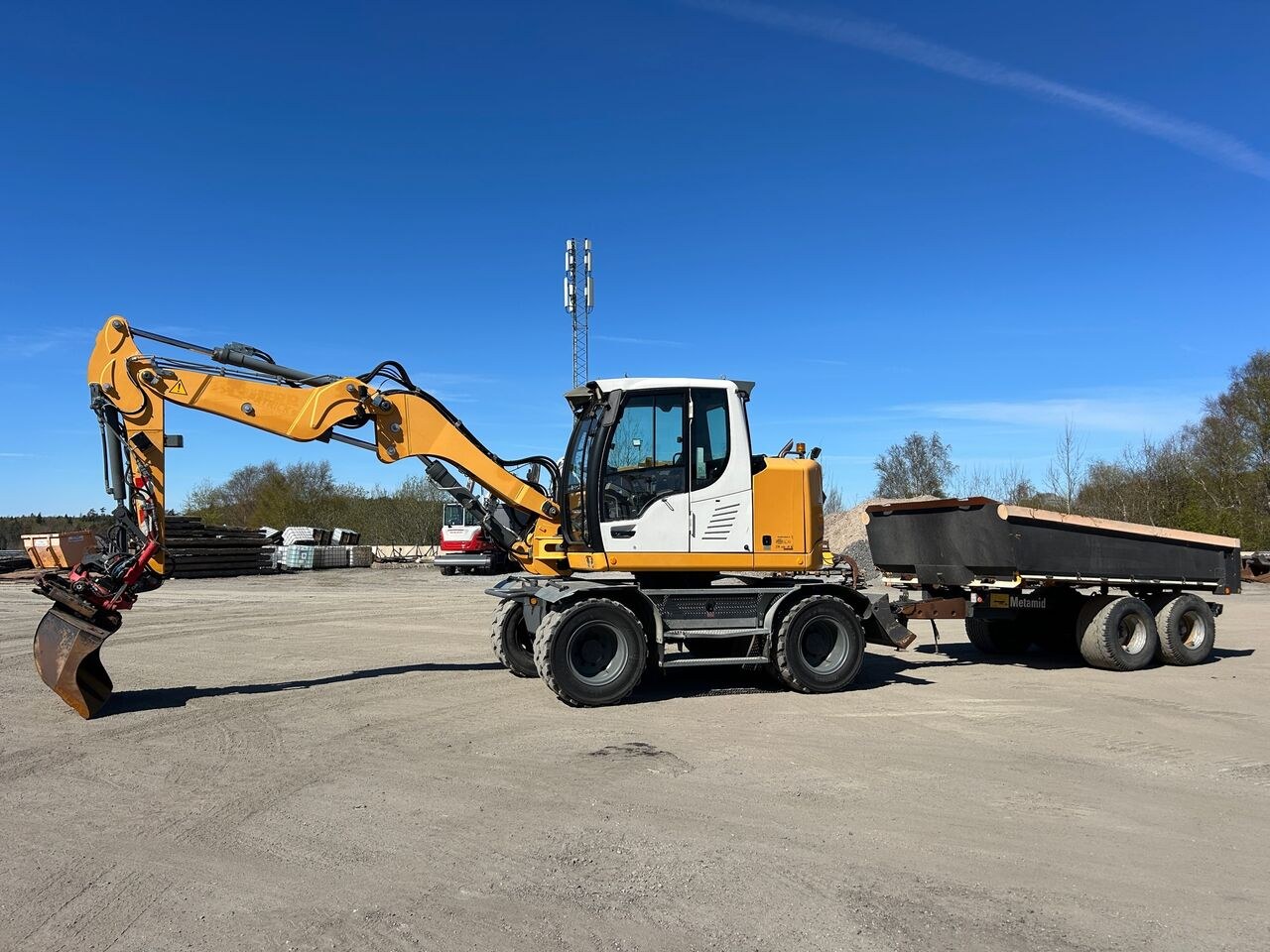 2014 Liebherr A910 COMPACT wheel excavator side view