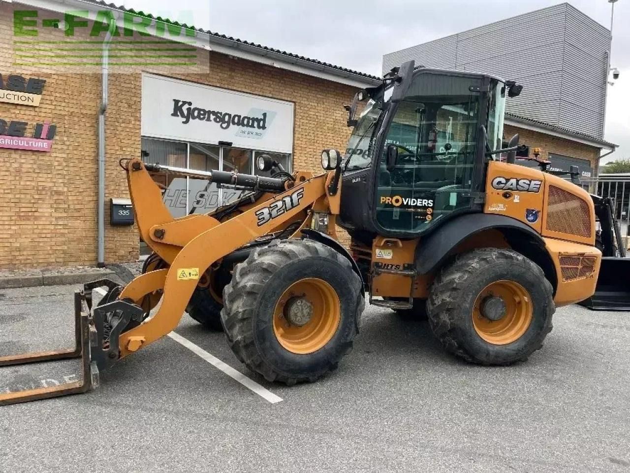 2016 CASE 321 F wheel loader, side view 2016 CASE 321 F wheel loader, side view