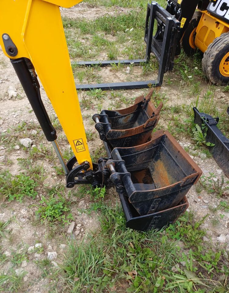 2022 JCB 19C-1 excavator arm and attachments 2022 JCB 19C-1 excavator arm and attachments