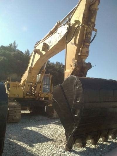 2001 Caterpillar 375ME crawler excavator, front-side view 2001 Caterpillar 375ME crawler excavator, front-side view