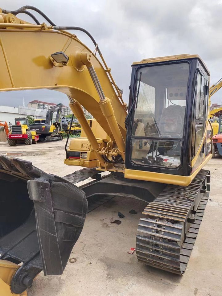 2015 Caterpillar 312B crawler excavator, front-side view 2015 Caterpillar 312B crawler excavator, front-side view
