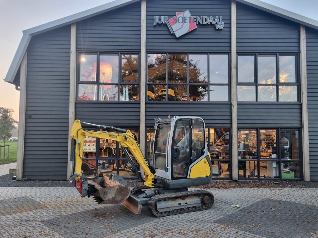 2020 Wacker Neuson ET24 mini excavator side view 2020 Wacker Neuson ET24 mini excavator side view