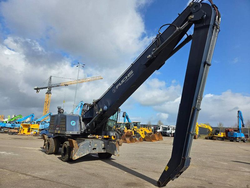 2017 Fuchs MHL350F material handler, side view 2017 Fuchs MHL350F material handler, side view