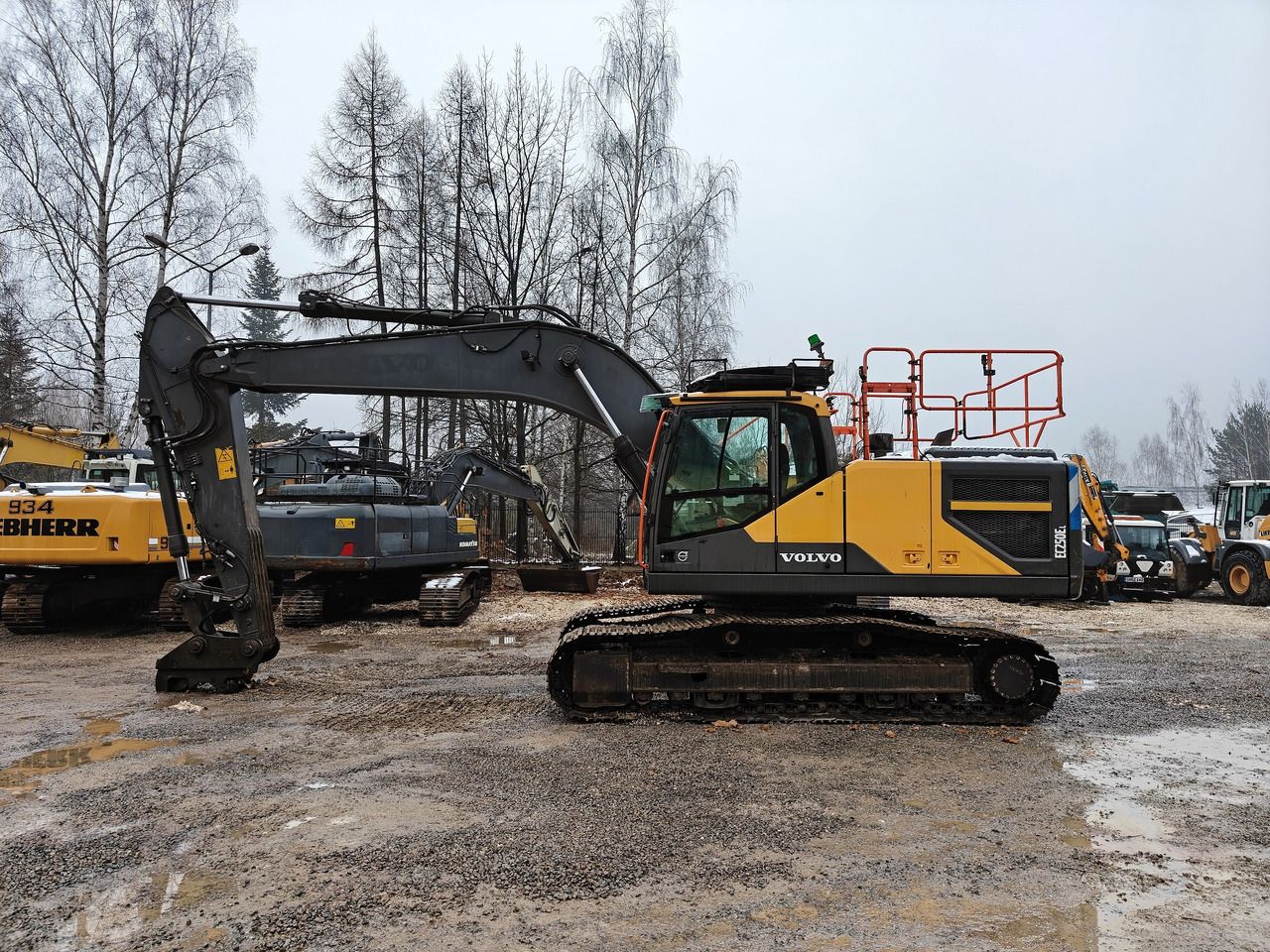 2018 Volvo EC250EL crawler excavator, side view 2018 Volvo EC250EL crawler excavator, side view