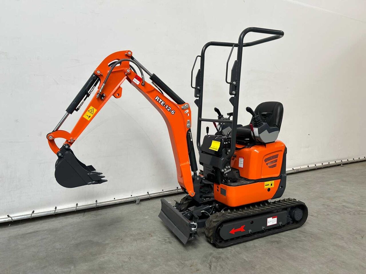 2025 Kubota CRE120 (RTE-12-6) mini excavator, side view 2025 Kubota CRE120 (RTE-12-6) mini excavator, side view