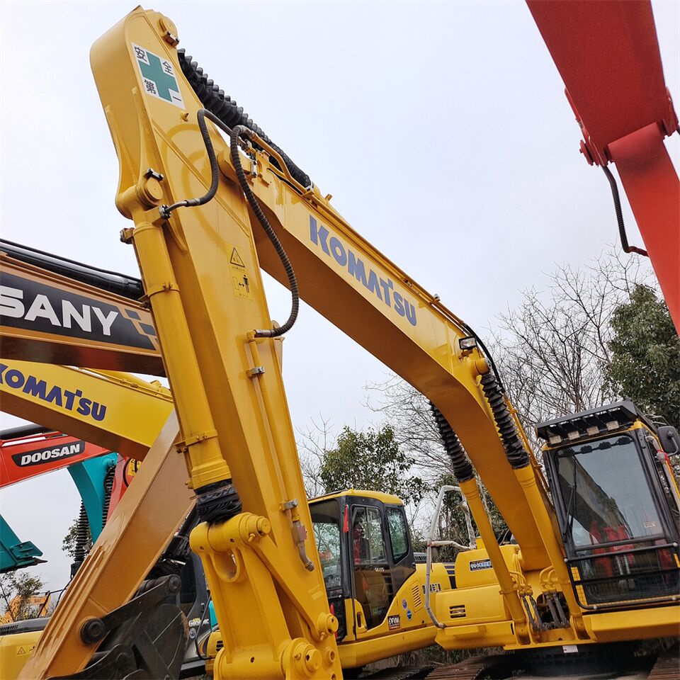 2025 Komatsu PC210LC-7 crawler excavator boom and cab view 2025 Komatsu PC210LC-7 crawler excavator boom and cab view