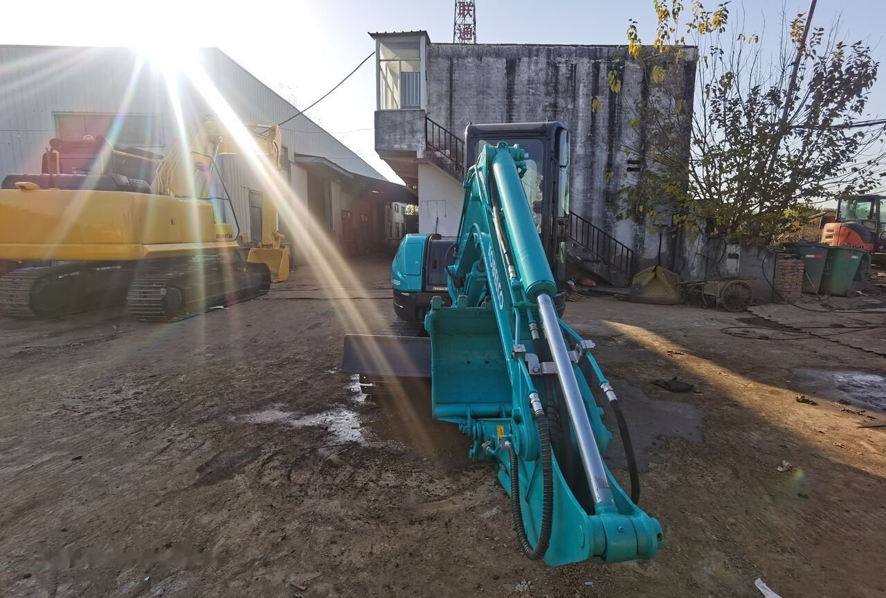 2019 Kobelco SK55 mini excavator, front view with boom retracted 2019 Kobelco SK55 mini excavator, front view with boom retracted