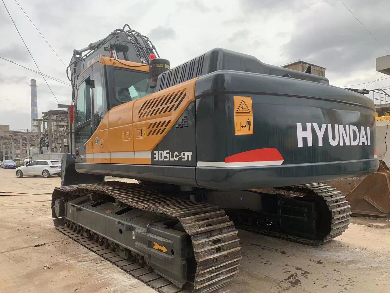 2020 Hyundai R305LC-9T crawler excavator, rear three-quarter view 2020 Hyundai R305LC-9T crawler excavator, rear three-quarter view