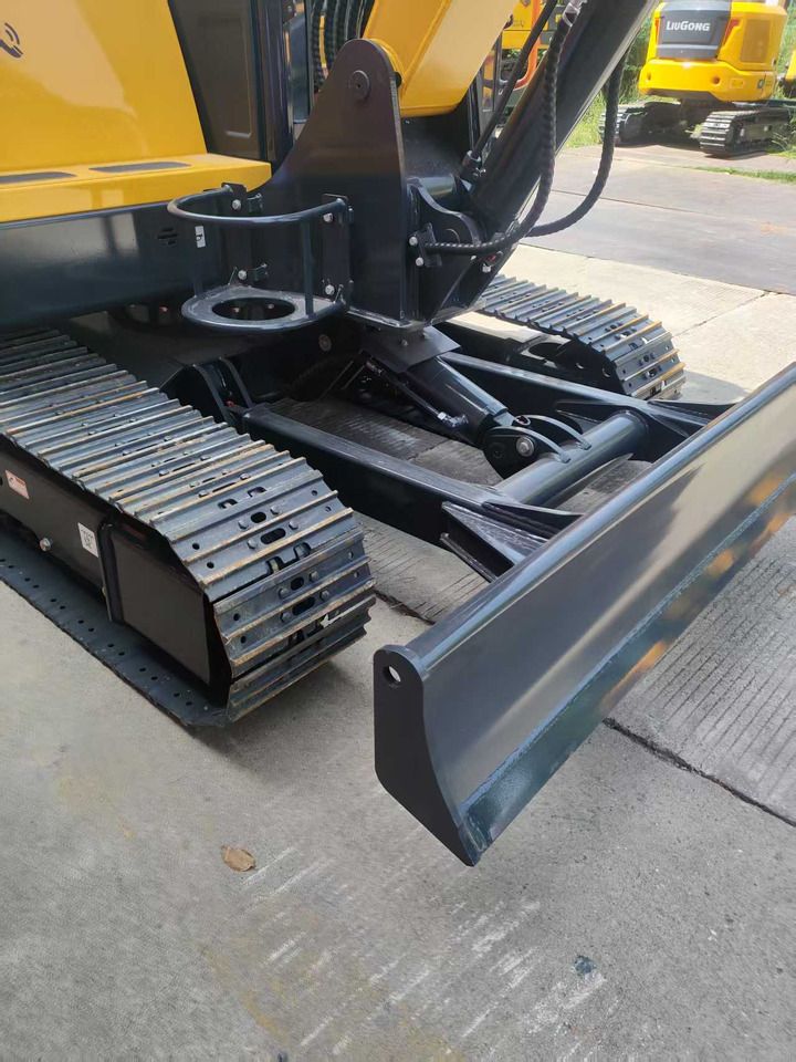 2026 LiuGong 906FG4 mini excavator front blade and tracks view