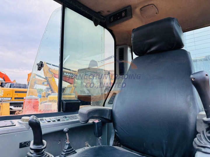 2022 Doosan DH60-7 Crawler Excavator interior view 2022 Doosan DH60-7 Crawler Excavator interior view