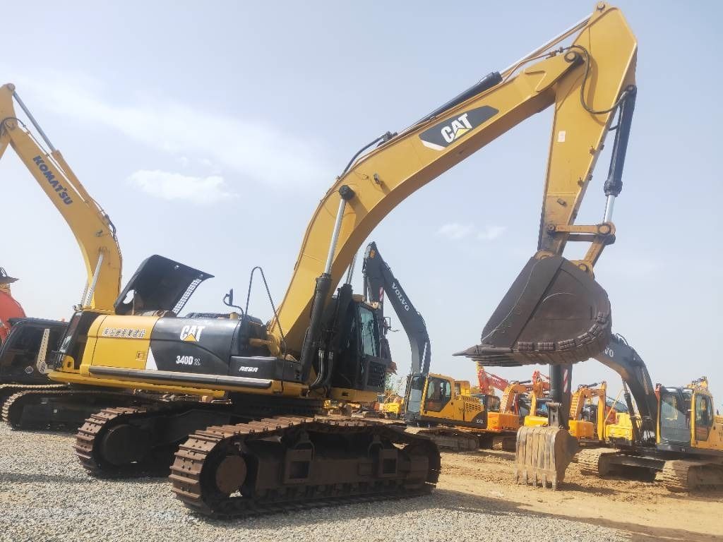 2023 Caterpillar 340D crawler excavator, side view 2023 Caterpillar 340D crawler excavator, side view