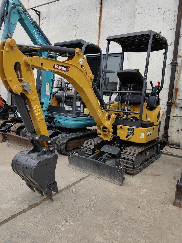 2026 XCMG SY17U mini excavator, front three-quarter view 2026 XCMG SY17U mini excavator, front three-quarter view