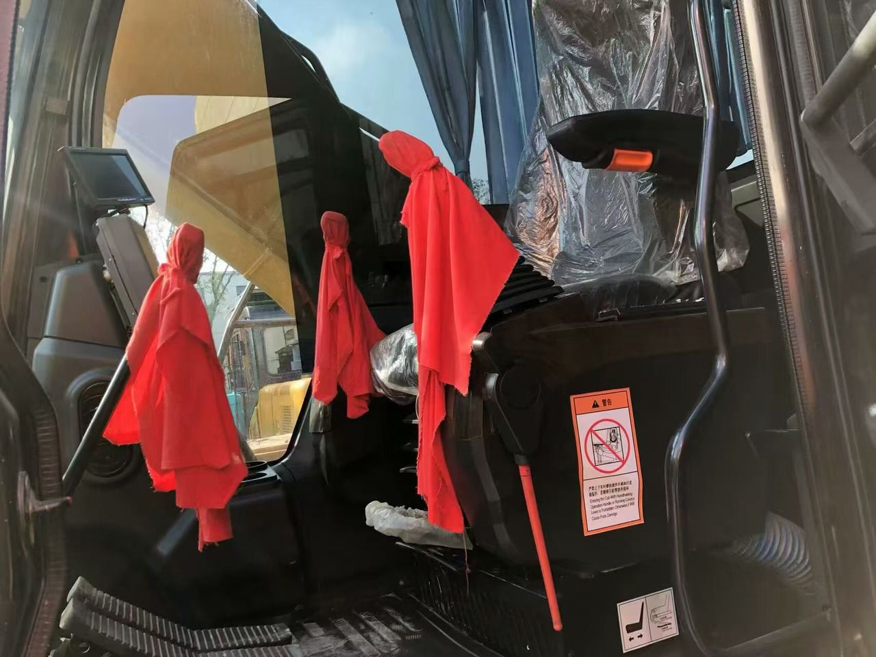 2021 Sany SY215C crawler excavator interior view 2021 Sany SY215C crawler excavator interior view