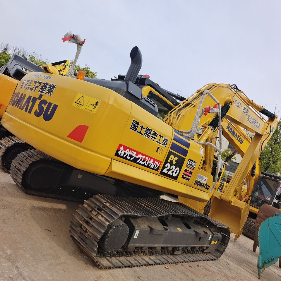 2024 Komatsu PC220-8 Raupenbagger, Ansicht von hinten-dreiviertel