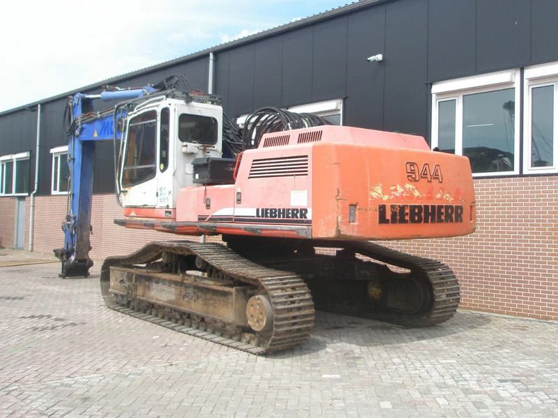 2005 Liebherr 944 crawler excavator rear three-quarter view