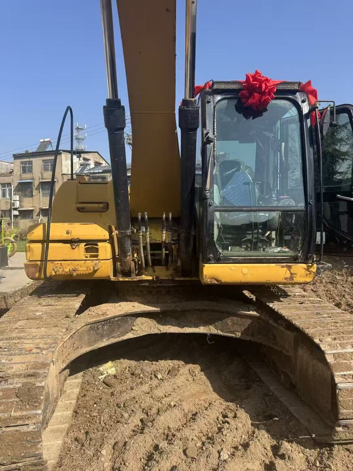 2012 Caterpillar 323DL crawler excavator front view