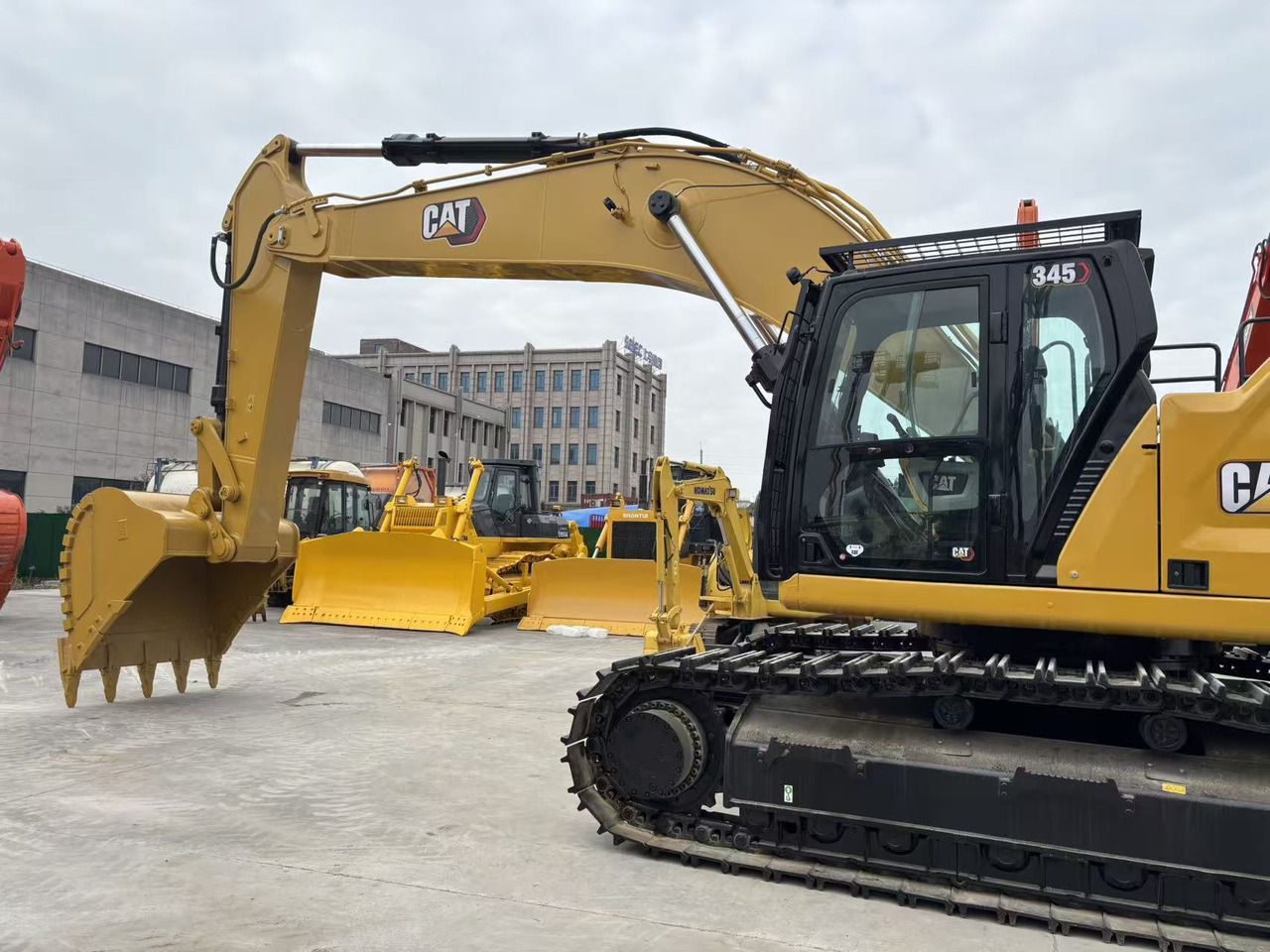 2023 Caterpillar 345GC crawler excavator, side profile view 2023 Caterpillar 345GC crawler excavator, side profile view