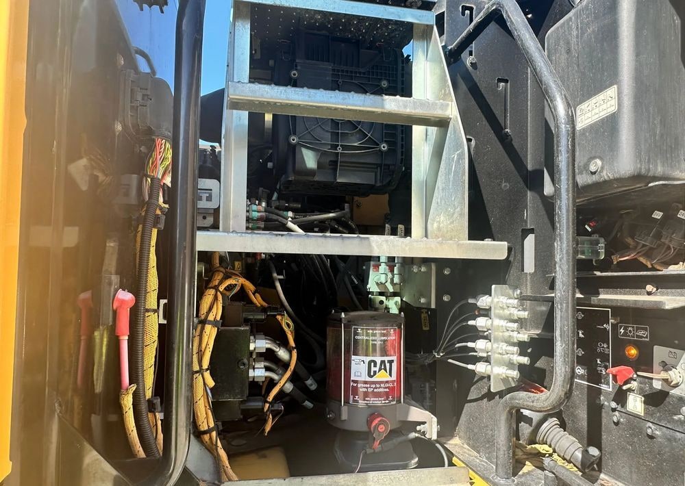 2018 Caterpillar M314F wheel excavator engine compartment view