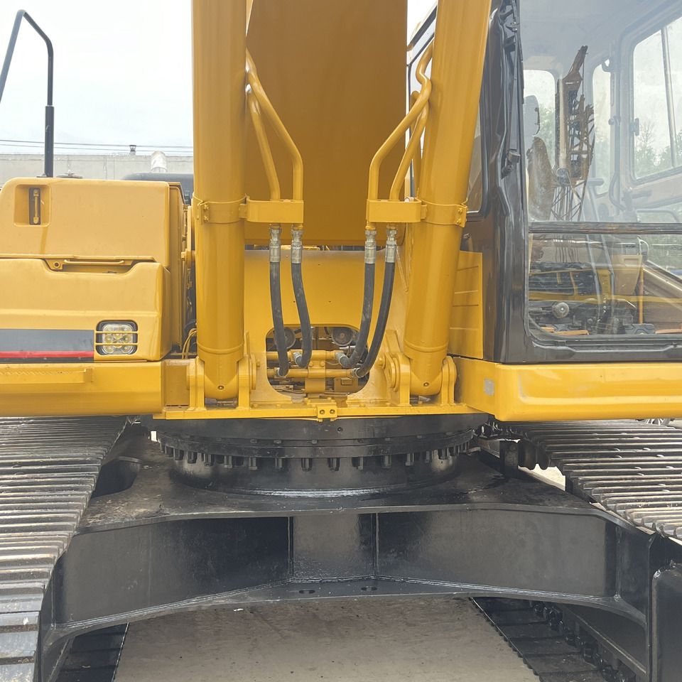 Caterpillar 330BL crawler excavator, close-up of boom base and cab Caterpillar 330BL crawler excavator, close-up of boom base and cab