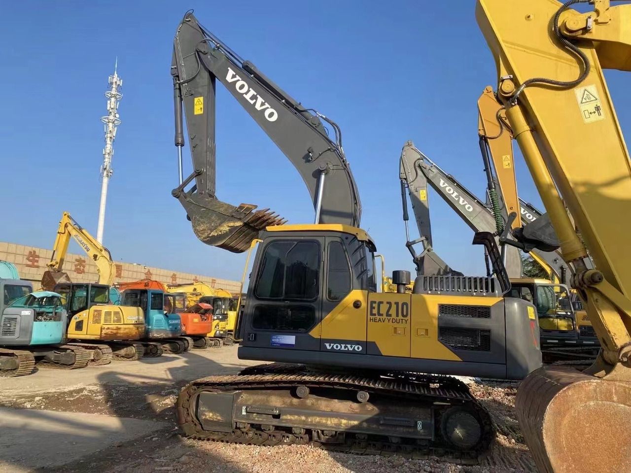 2022 Volvo EC210 crawler excavator, side profile view 2022 Volvo EC210 crawler excavator, side profile view