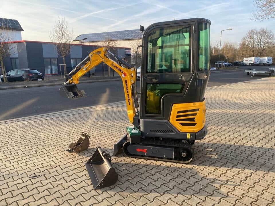 Berger Kraus BK950KS mini excavator, side view Berger Kraus BK950KS mini excavator, side view