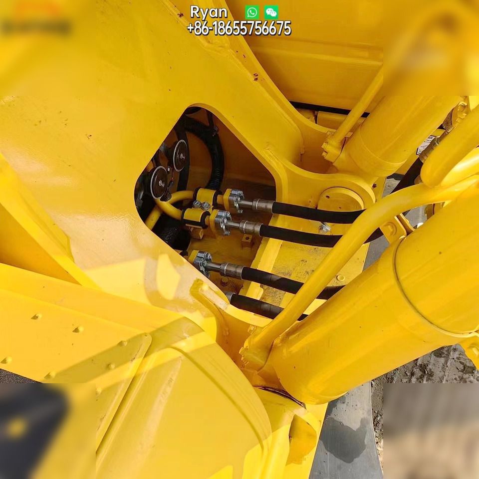 2012 Komatsu PC200 LC-8 crawler excavator hydraulic hose detail 2012 Komatsu PC200 LC-8 crawler excavator hydraulic hose detail