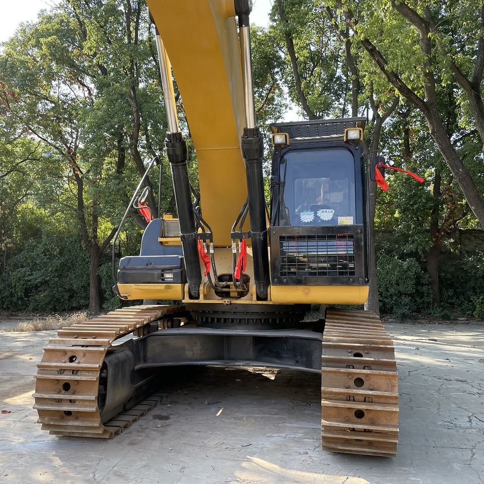 2022 Caterpillar 336D2 crawler excavator, front view 2022 Caterpillar 336D2 crawler excavator, front view