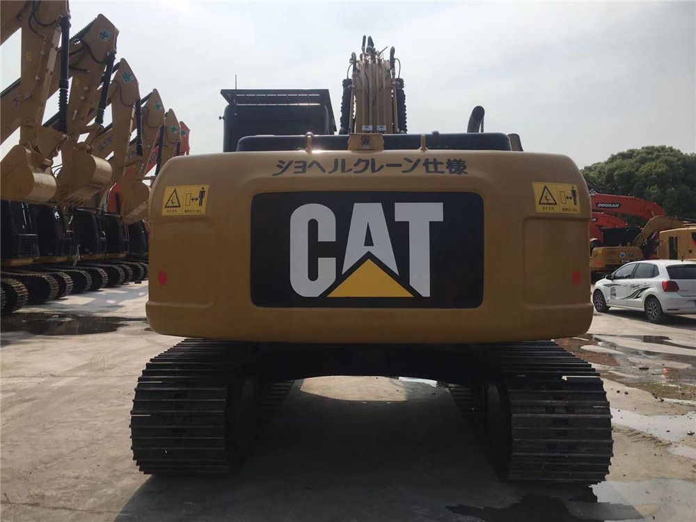 2023 Caterpillar 323D2L crawler excavator rear view 2023 Caterpillar 323D2L crawler excavator rear view
