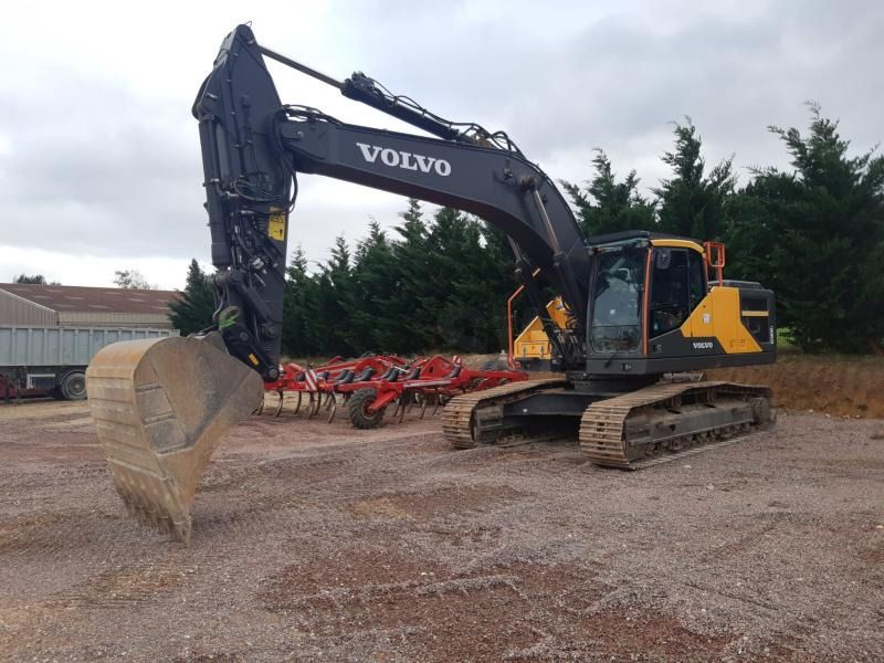 2020 Volvo EC300EL crawler excavator, front three-quarter view 2020 Volvo EC300EL crawler excavator, front three-quarter view