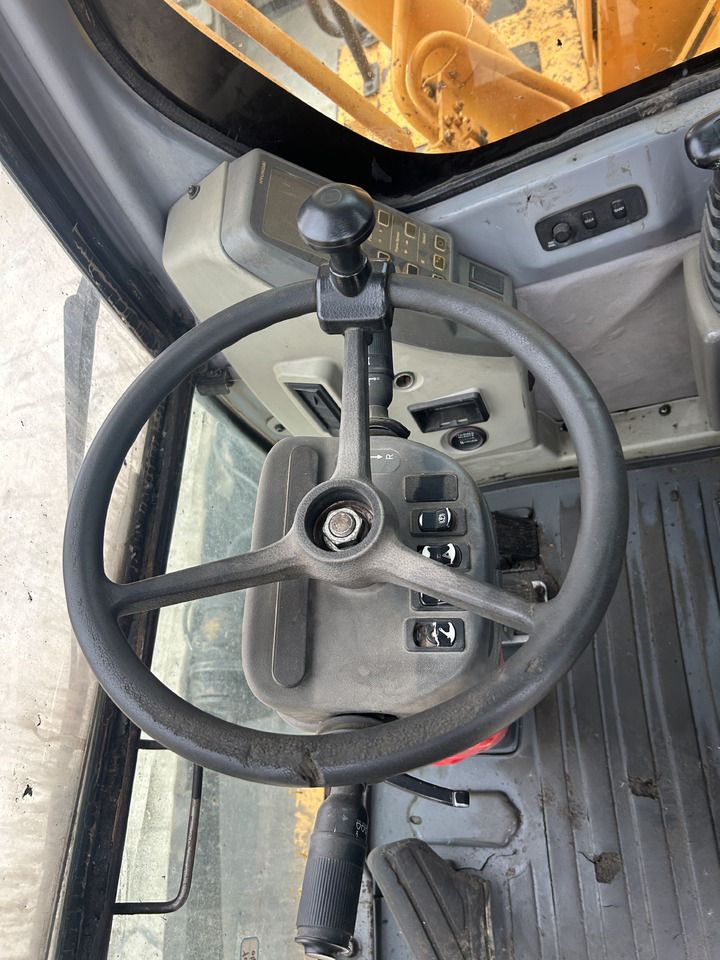 2021 Hyundai R210W-7 wheel excavator cab interior view