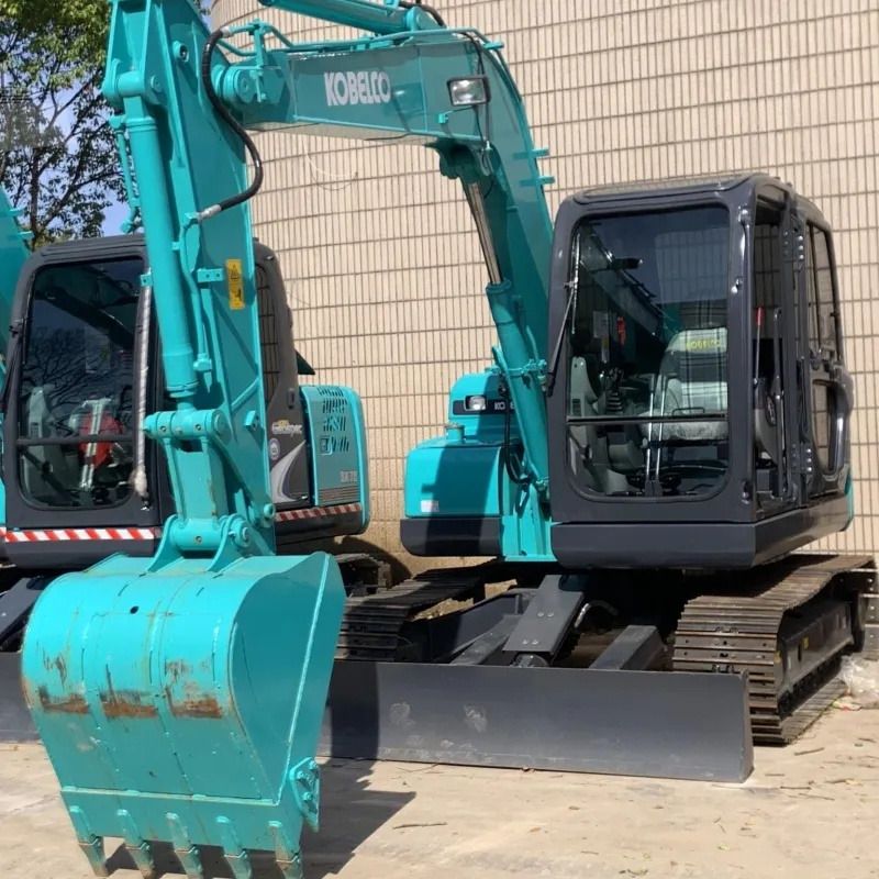 Kobelco SK75 Crawler Excavator, front three-quarter view Kobelco SK75 Crawler Excavator, front three-quarter view