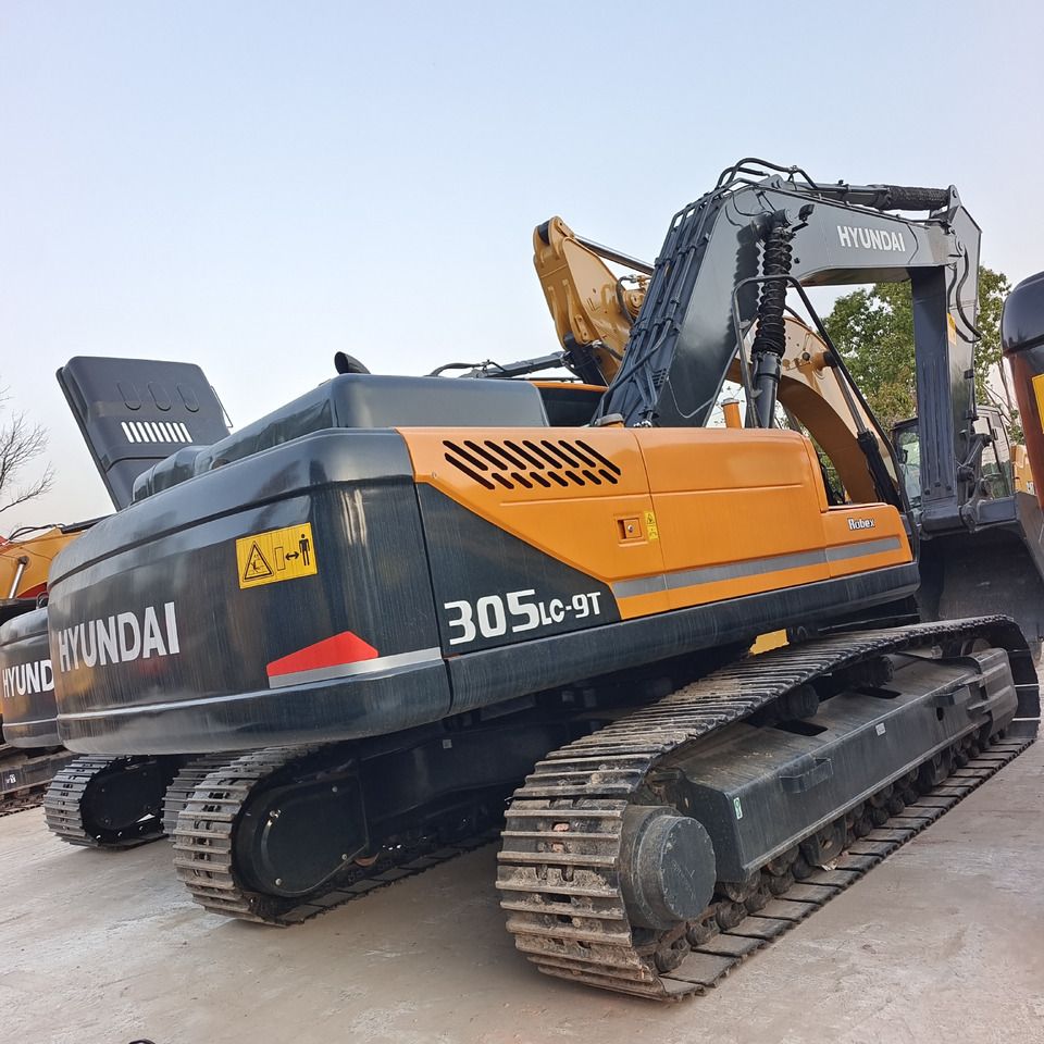 2024 Hyundai 305LC-9T crawler excavator, rear three-quarter view 2024 Hyundai 305LC-9T crawler excavator, rear three-quarter view