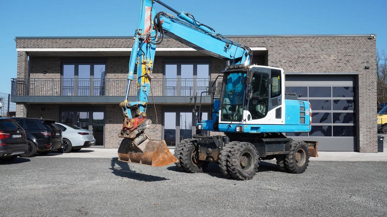 2013 Komatsu PW160-8 wheel excavator, side view 2013 Komatsu PW160-8 wheel excavator, side view