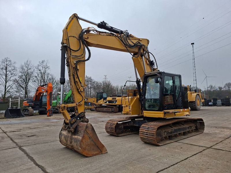 2016 Caterpillar 325FL crawler excavator, front three-quarter view 2016 Caterpillar 325FL crawler excavator, front three-quarter view