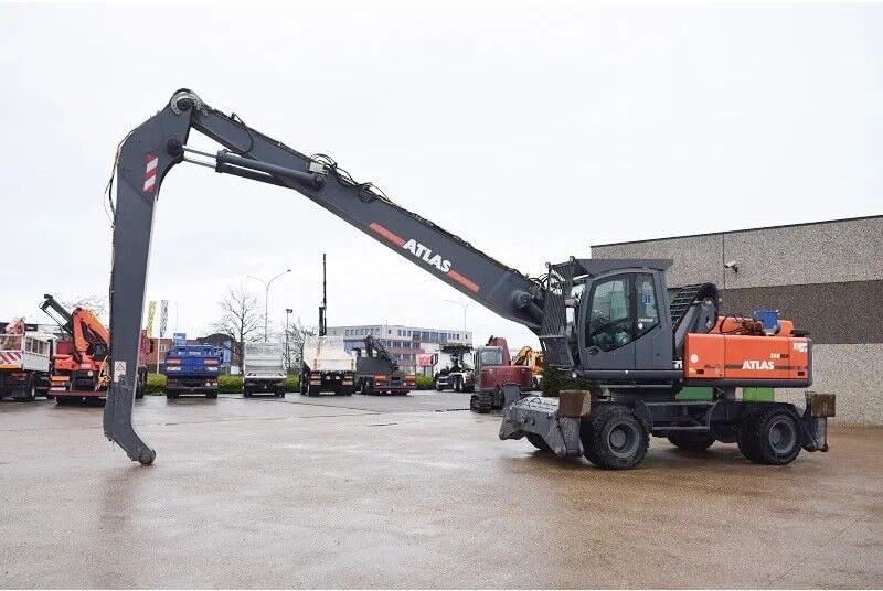 2014 Atlas 350MH wheel excavator, side view