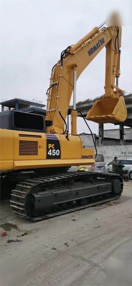 2019 Komatsu PC450-8 crawler excavator, side view 2019 Komatsu PC450-8 crawler excavator, side view