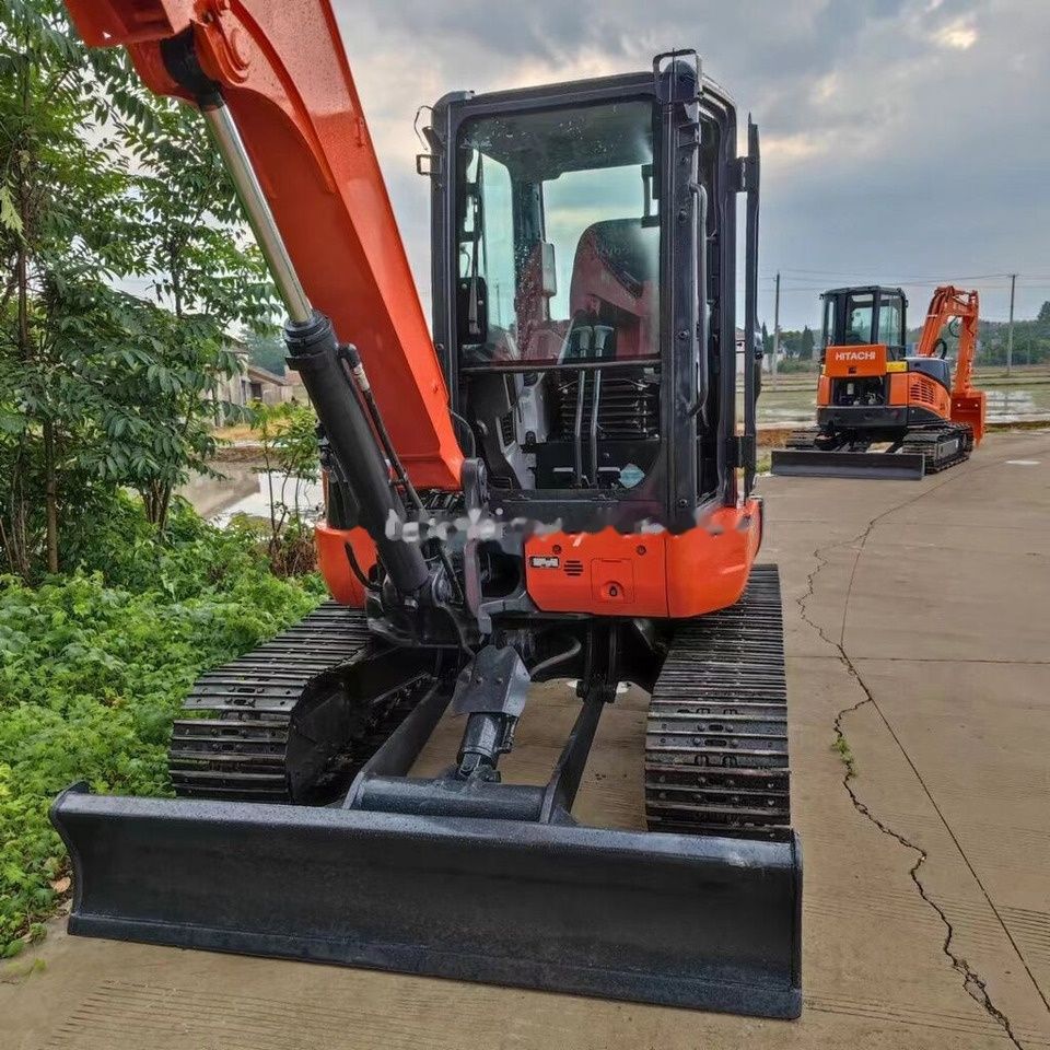 Kubota KX163-5 mini excavator, front view with blade Kubota KX163-5 mini excavator, front view with blade