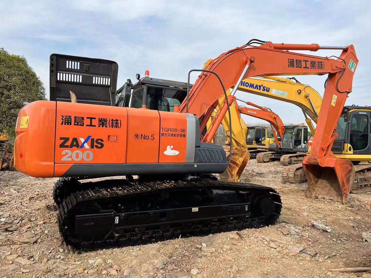 2018 Hitachi ZAXIS 200 crawler excavator side view 2018 Hitachi ZAXIS 200 crawler excavator side view