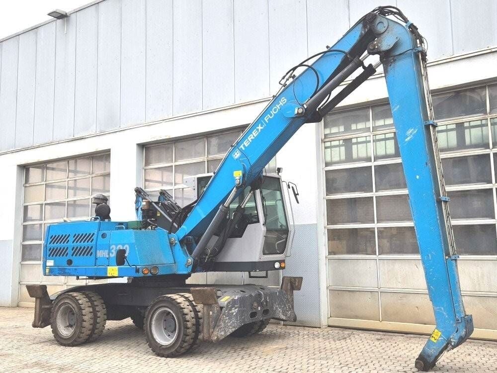 Manipulador de materiais Fuchs MHL320D de 2016 em vista de perfil lateral