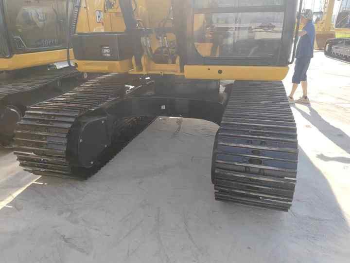 Caterpillar 315D crawler excavator, lower chassis view Caterpillar 315D crawler excavator, lower chassis view